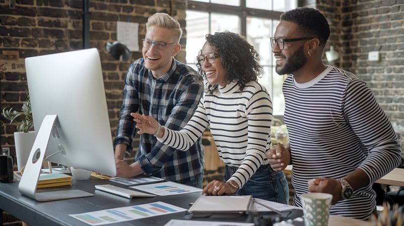 Les 5 avantages méconnus d’un bureau assis-debout pour vos journées de travail